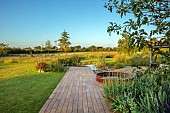 TYTHE BARN, OXFORDSHIRE, DESIGNER SARAH NAYBOUR: JUNE, WILDLIFE POND, DECKING, LAWN, POOL, WATER, WOODEN JACUZZI