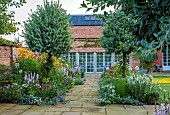 MORTON HALL GARDENS, WORCESTERSHIRE: SOUTH GARDEN, JULY, BORDER, SIDALCEA ELSIE HEUGH, AGAPANTHUS BLUE TRIUMPHATOR, ECHIUM BLUE BEDDER, ROSA MARY ROSE, MAYFLOWER, PHLOX UTOPIA
