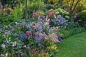 MORTON HALL GARDENS, WORCESTERSHIRE: WEST GARDEN, BORDER, LUPINUS MASTERPIECE, GERANIUM CLOUD NINE, LYTHRUM DROPMORE PURPLE, PHLOX ALPHA, HYDRANGEA ANNABELLE