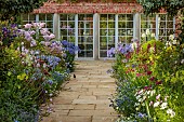MORTON HALL GARDENS, WORCESTERSHIRE: SOUTH GARDEN, AUGUST, BORDERS, CLEOME, PHLOX UTOPIA, AGAPANTHUS POLAR STAR, SIDALCEA ELSIE HEUGH, ECHINACEA PURPUREA