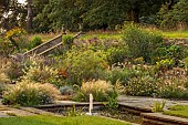 FRANT GARDEN, CHRIS BROWN: WATER, FOUNTAIN, BORDER, STEPS, AGASTACHE BLACK ADDER, GERANIUM ROZANNE, NASELLA TENUISSIMA, EUPATORIUM MACULATUM ATROPURPUREUM, FENNEL