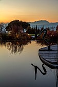 NATURAL SWIMMING POND GARDEN, ITALY BY GPT STUDIO, FALL, AUTUMN, OCTOBER, REFLECTED, REFLECTIONS, DECKING, SCULPTURE BY LEON BRONSTEIN