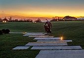 GARDEN, ITALY BY GPT STUDIO, FALL, AUTUMN, OCTOBER, PATHS, PAVING, LIGHTS BY 9010NOVANTADIECI, LIGHTING, NIGHT, LAWN, GRASS, SCULPTURE BY LEON BRONSTEIN