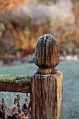 WOLLERTON OLD HALL, SHROPSHIRE: NOVEMBER, FROST, WINTER: DETAIL OF WOODEN ORNATE FENCE POST, ENTRANCE TO SUNDIAL GARDEN