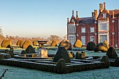 HELMINGHAM HALL GARDENS, SUFFOLK: WINTER, FROST, JANUARY, BOX PARTERRE, CLIPPED TOPIARY YEW