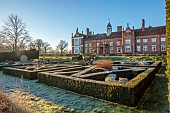 HELMINGHAM HALL GARDENS, SUFFOLK: WINTER, FROST, JANUARY, THE KNOT GARDEN, BOX HEDGES, HEDGING, YEW HEDGES