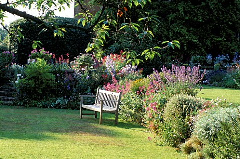 SEAT_BESIDE_BORDER_WITH_CENTRANTHUS_RUBER__CCOCCINEUS__CALBUS__NEPETA_SIX_HILLS_GIANT_COTON_MANOR__N