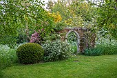 THE OLD RECTORY WRESTLINGWORTH, BEDFORDSHIRE: SPRING, MAY, FOLLY WITH HONEYSUCKLE, WHTE ROSE, ROSA DUNWICH ROSE, BUILDING