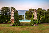 RENISHAW HALL & GARDENS, DERBYSHIRE: STATUES, VITIS COIGNETIAE, THE SWIMMING POOL, FOUNTAIN, YEW HEDGES, HEDGING, LAWN, JUNE