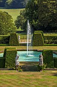RENISHAW HALL & GARDENS, DERBYSHIRE: THE SWIMMING POOL, FOUNTAIN, YEW HEDGES, HEDGING, LAWN, JUNE