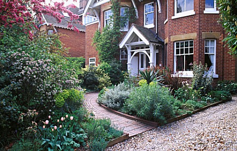 FRONT_GARDEN_DESIGNED_BY_JUDITH_SHARP_WITH_CURVED_PATH_TULIP_DOUGLAS_BADER_EUPHORBIAS