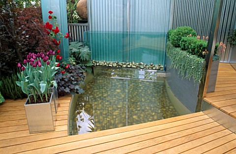 COBBLE_FILLED_MOAT_AND_TULIPA_RECREADO_IN_GALVANISED_CONTAINERS_YARDLEY_GARDEN_DESIGNER_STEPHEN_WOOD
