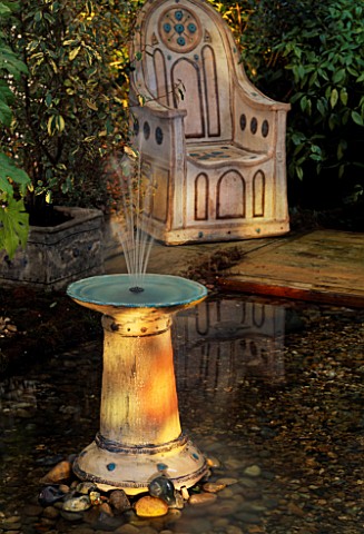 CERAMIC_FOUNTAIN_AND_THRONE_BY_EMMA_LUSH_LIT_UP_AT_NIGHT