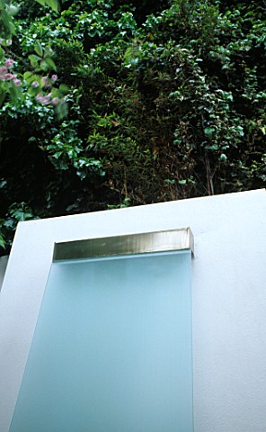 SIMPLE_WATER_FEATURE_WATER_TRICKLES_OVER_STAINLESS_STEEL_SILL_AND_DOWN_A_SHEET_OF_GLASS_IN_CHARLES_W