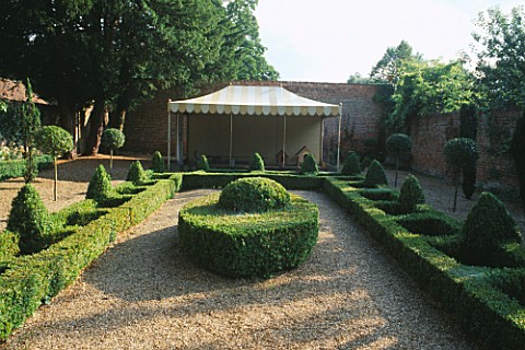THE_WATERLILLY_BOX__PARTERRE_AND_CHICKEN_PAVILION_AT_WEST_GREEN_HOUSE__HAMPSHIRE