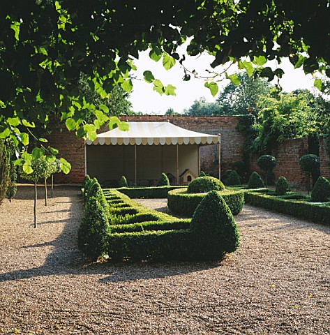 THE_WATERLILLY_BOX__PARTERRE_AND_CHICKEN_PAVILION_AT_WEST_GREEN_HOUSE__HAMPSHIRE