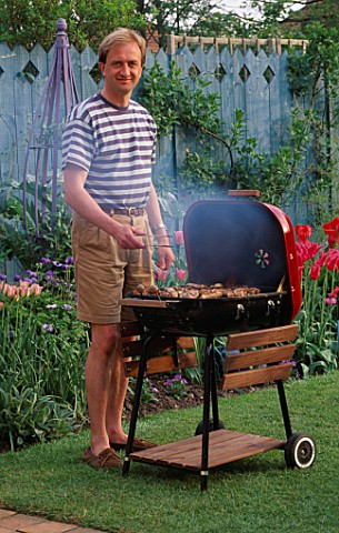 CLIVE_NICHOLS_AT_THE_BARBECUE_IN_THE_NICHOLS_GARDEN__READING