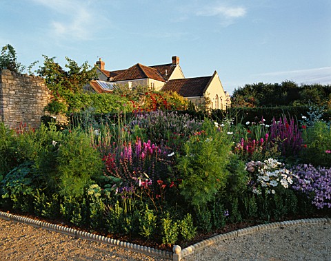 THE_HOUSE_AT_LADY_FARM_WITH_PINK_GARDEN_IN_THE_FOREGROUND_COSMOS__GALEGA__SILENE__LIATRIS__VERBENA_B