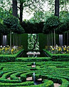 BOX MAZE WITH SLOPING WALL AND MIRROR  MIXED BORDERS AND CLIPPED BAY TREES. LAURENT-PERRIER HARPERS & QUEEN HOMAGE TO LE NOTRE GARDEN. DES: TOM STUART-SMITH. CHELSEA 2000