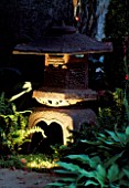 JAPANESE STONE LANTERN LIT UP AT NIGHT & SURROUNDED BY HOSTAS AND FERNS IN THE ZEN INSPIRED GARDEN. DES: SPIDERGARDEN.COM  LIGHTING BY COTSWOLD ELECTRICAL. CHELSEA 2000