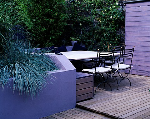 GARDEN_WITH_DECKING_DESIGNED_BY_JOE_SWIFT_AND_THAMASIN_MARSH__LILACGREY_SHED_AND_RENDERED_WALL_OF_RA