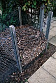 WIRE COMPOST BIN WITH LEAVES