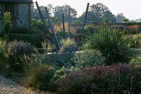 RECTANGULAR_POND_WITH_WOODEN_SCULPTURE_BY_PAUL_ANDERSON_BURY_COURT__HAMPSHIRE