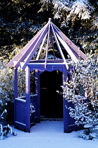 PURPLE_GAZEBO_IN_THE_NICHOLS_GARDEN_AT_69__ALBERT_ROAD__READING__COVERED_WITH_SNOW