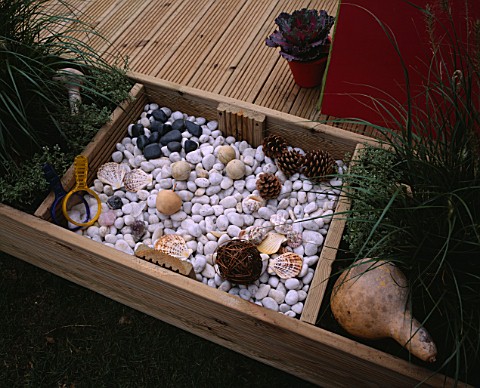 CHILDRENS_DECK_GARDEN_DECKED_PLAY_SURFACE_WITH_GREEN_FENCE__WENDY_HOUSE__MATTING_WATER_FEATURE__BLAC