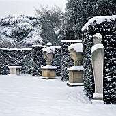 SNOW COVERED STATUES AND URNS AT THE CONFLUENCE OF THE PATTE DOIE PATHS AT CHISWICK HOUSE  LONDON/NEW SHOOTS