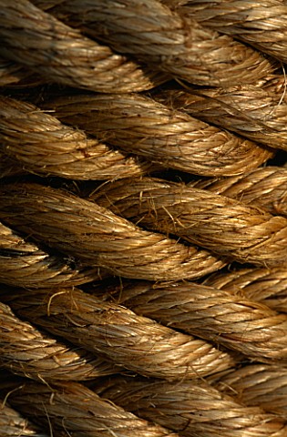 CLOSE_UP_OF_ROPE_WRAPPED_AROUND_A_POT_CLARE_MATTHEWS_PROJECT