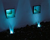 WHITE WATER FEATURE ON ROOF GARDEN WITH PEBBLES AND FIBRE OPTIC LIGHTS. DESIGNERS: PATRICK WYNNIAT - HUSEY AND PATRICK CLARKE