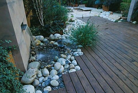 ROOF_GARDEN_WITH_BAMBOO_FENCING___WHITE_BOULDERS__RED_CEDAR_DECKING_AND_WATER_FEATURE_DESIGN_BY_ALIS