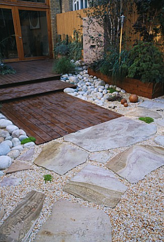 ROOF_GARDEN_WITH_BAMBOO_FENCING___WHITE_BOULDERS__FOSSIL_MINT_SLABS__WOODEN_BALLS_AND_RED_CEDAR_DECK
