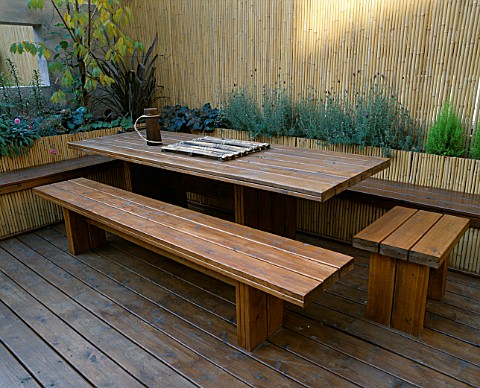 ROOF_GARDEN_RED_CEDAR_BENCH_AND_TABLE_AND_BAMBOO_FENCE_DESIGN_BY_ALISON_WEAR_ASSOCIATES