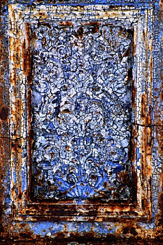 DETAIL_OF_PAINT_FLAKING_OFF_DECAYING_METAL_URN_IN_THE_ESTATE_OF_THE_LEICHTENBERGS__ST_PETERSBURG__RU