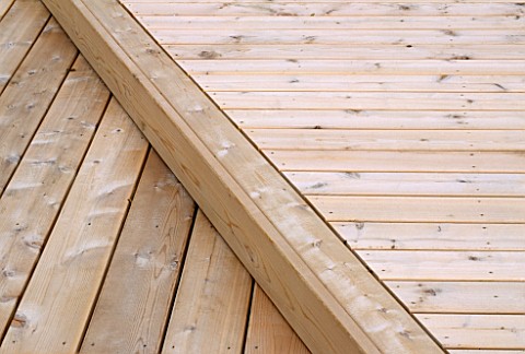 DIAGONAL_STEPS_IN_DECKING_THE_DECK_SUPPLY_COMPANY