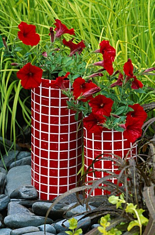 RED_MOSAIC_CONTAINER_PLANTED_WITH_PETUNIA_SURFINIA_RED_DESIGNER_CLARE_MATTHEWS