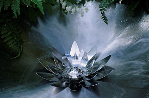 PRIVETT_GARDEN_PRODUCTS_STAINLESS_STEEL_WATER_LILY_WATER_FEATURE