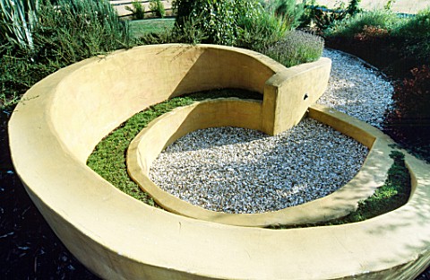 THE_SNAIL__A_GRAVEL_SEATING_AREA_MADE_FROM_RENDERED_CONCRETE_WITH_CAMOMILE_SEATS_FOR_FRAGRANCE_DESIG