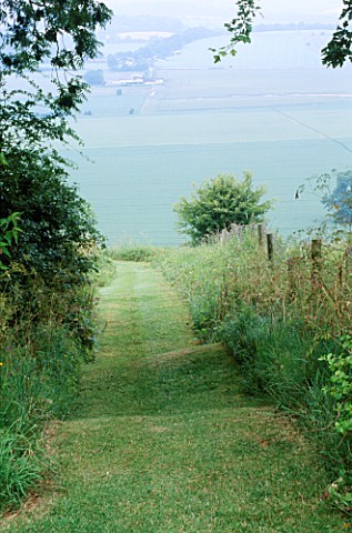 VIEW_ALONG_PATH_TO_VALLEY_BELOW_THE_FOVANT_HUT__WILTSHIRE