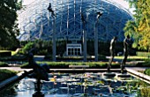 MISSOURI BOTANICAL GARDEN  ST LOUIS  USA: THE CLIMATRON  A GEODESIC DOME GREENHOUSE WITH STATUARY IN FRONT