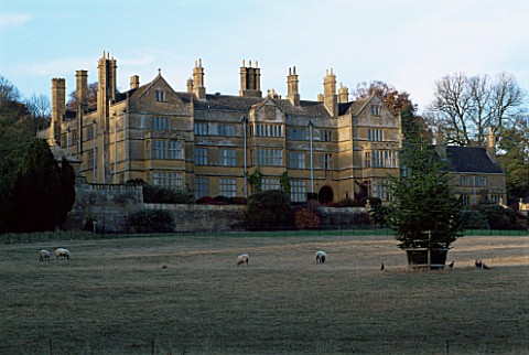 BATSFORD_ARBORETUM__GLOUCESTERSHIRE_THE_BATSFORD_MANSION_SEEN_FROM_THE_LAKE