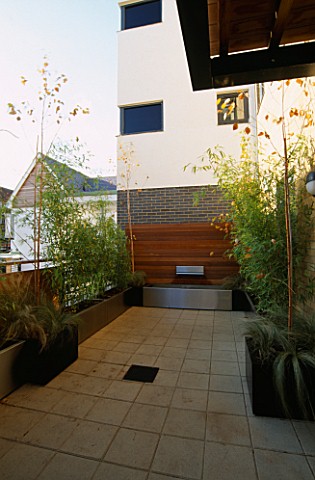 ROOF_TERRACE_WOOD_AND_METAL__WATER_FEATURE_WITH_METAL_WATER_SPOUT_SURROUNDED_BY_METAL_CONTAINERS_PLA