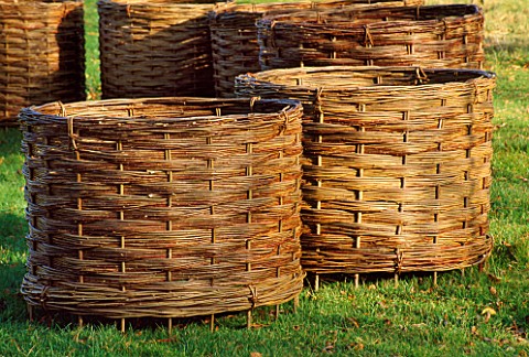 WINDRUSH_WILLOW__DEVON_WILLOW_COMPOST_BINS_BY_RICHARD_AND_SUZANNE_KERWOOD