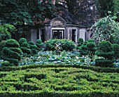 AMSTERDAM: PRIVATE GARDEN HERENGRACHT 476 - FORMAL GARDEN WITH SUNDIAL  BOX TOPIARY AND HEDGING  HOSTAS AND HYDRANGEA ANNABELLE