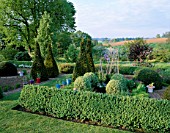 PETTIFERS  OXFORDSHIRE: THE PARTERRE WITH YEW AND BOX HEDGING
