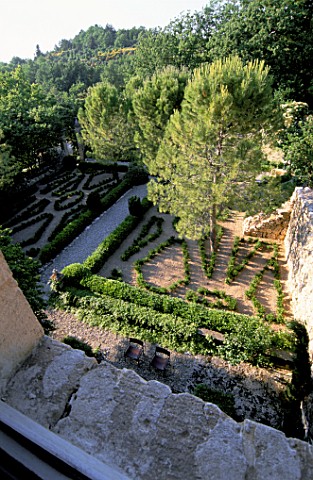 LA_CHABAUDE__FRANCE_DESIGNER__PHILIPPE_COTTET_THE_PARTERRE_SEEN_FROM_THE_TOP_WINDOW_OF_LA_CHABAUDE