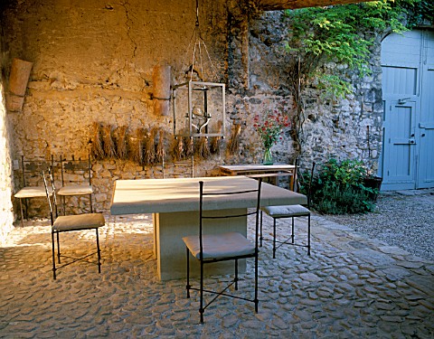 LA_CHABAUDE__FRANCE_DESIGNER__PHILIPPE_COTTET_A_PLACE_TO_SIT_COBBLED_TERRACE_WITH_TABLE_AND_CHAIRS
