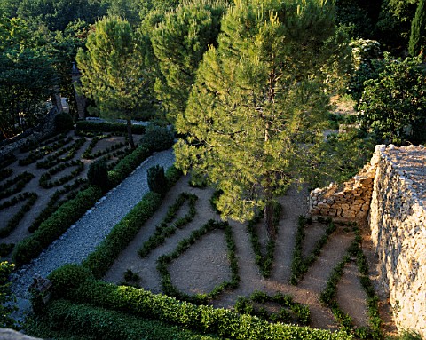 LA_CHABAUDE__FRANCE_DESIGNER__PHILIPPE_COTTET_VIEW_OF_GRAVEL_AND_BOX_PARTERRE_FROM_TOP_OF_HOUSE_WITH